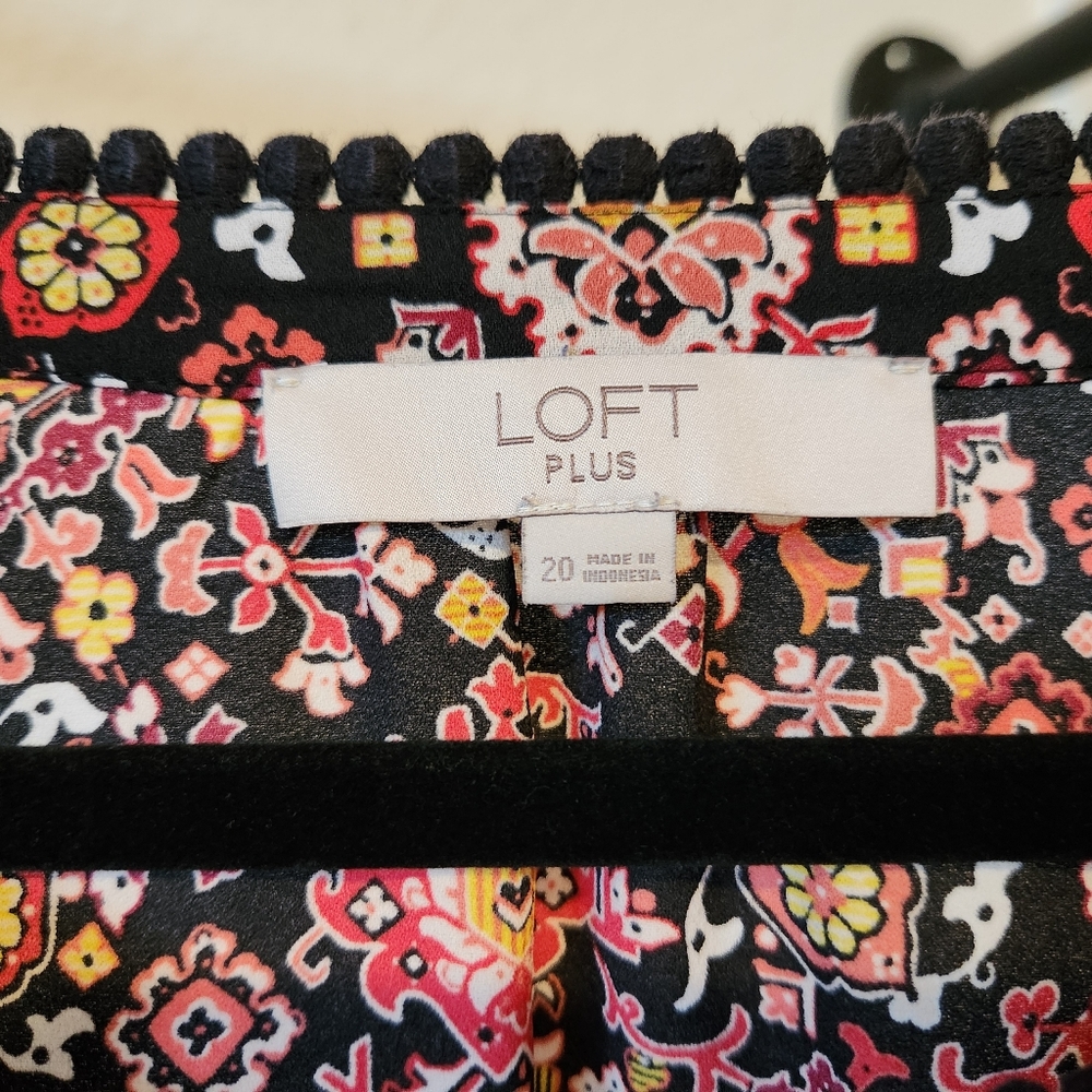LOFT Multicolor Floral Blouse - Picture 3 of 3